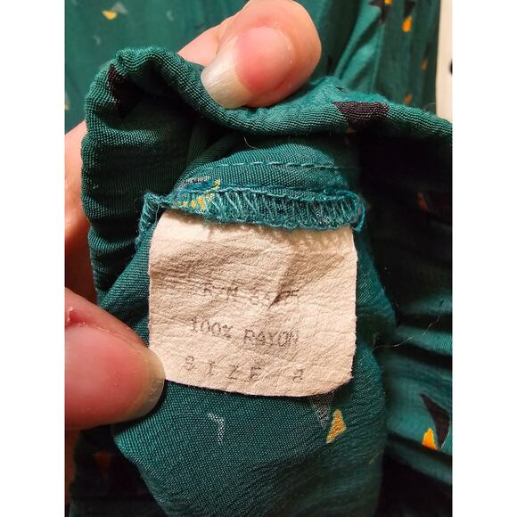 Vintage Tobria green abstract print long sleeve deep v shirt with gold buttons - Picture 10 of 11